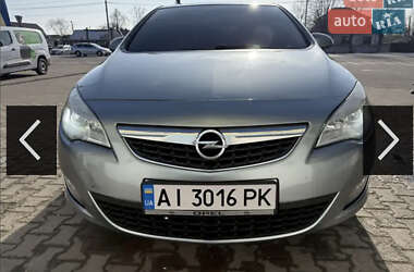 Хэтчбек Opel Astra 2011 в 