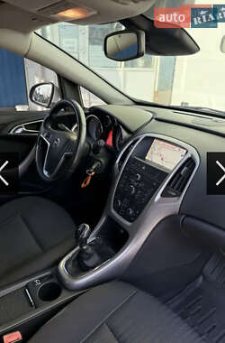 Хэтчбек Opel Astra 2011 в 