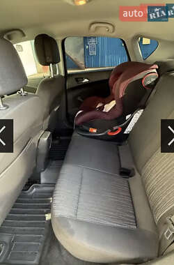 Хэтчбек Opel Astra 2011 в 