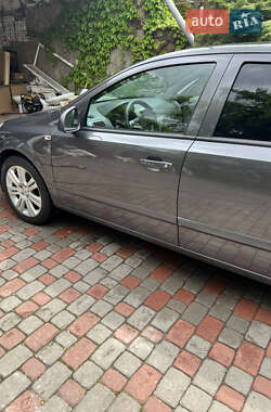 Седан Opel Astra 2011 в Виннице