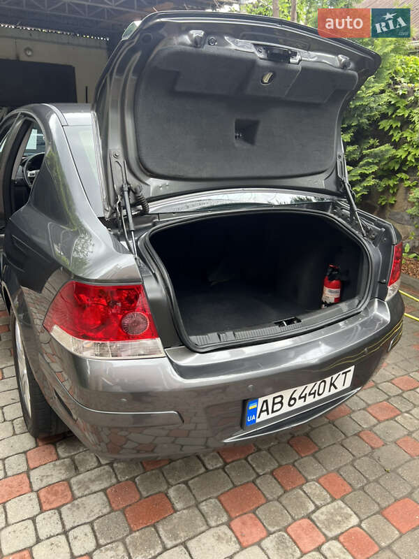 Седан Opel Astra 2011 в Виннице