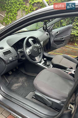 Седан Opel Astra 2011 в Виннице