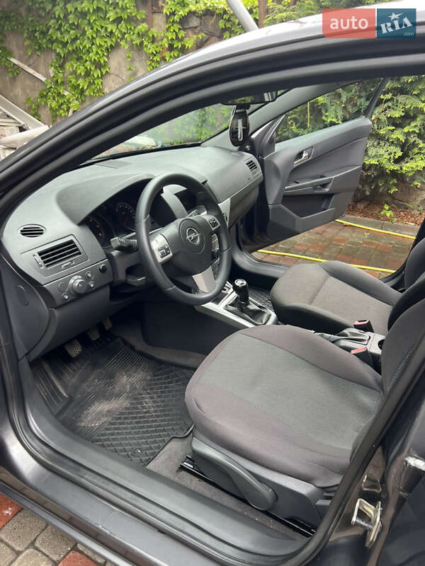 Седан Opel Astra 2011 в Виннице