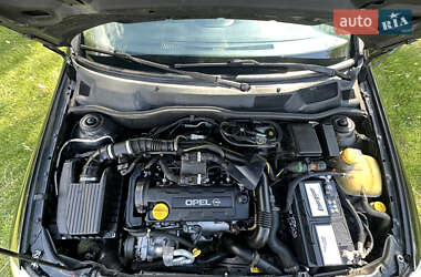 Хэтчбек Opel Astra 2001 в 