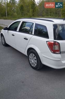 Універсал Opel Astra 2011 в 