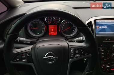 Хэтчбек Opel Astra 2011 в 