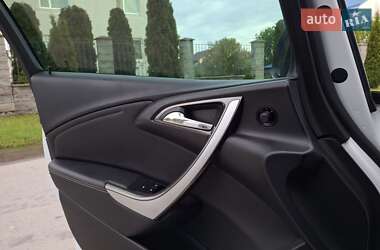 Хэтчбек Opel Astra 2011 в 