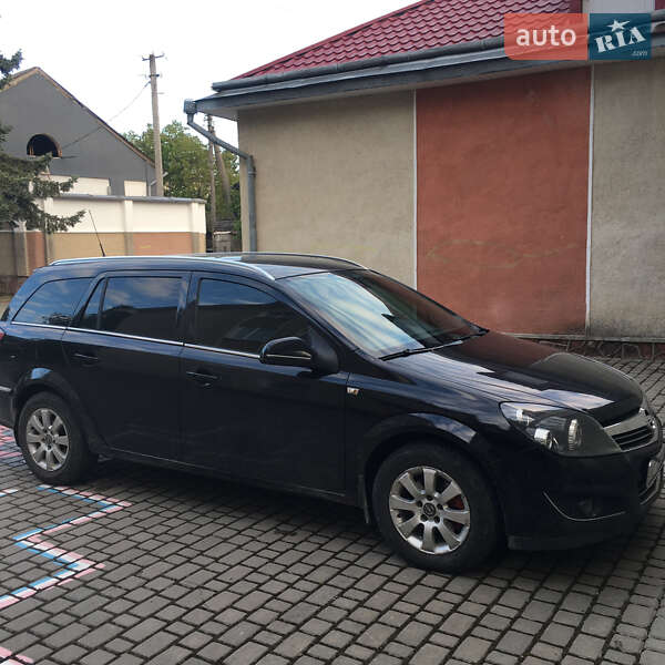 Opel Astra 2010 Opel Astra 2010