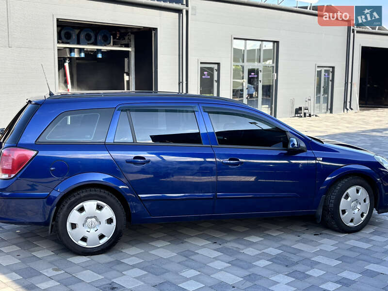 Универсал Opel Astra 2006 в Полтаве