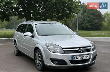Універсал Opel Astra 2006 в Рівному