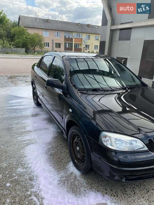 Седан Opel Astra 2008 в Рокитном