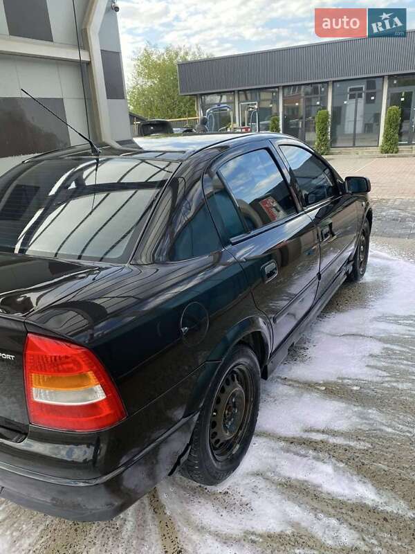 Седан Opel Astra 2008 в Рокитном