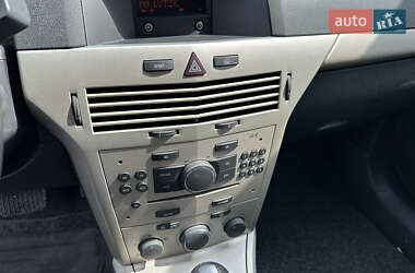 Хэтчбек Opel Astra 2007 в 