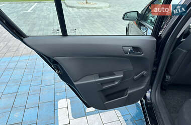 Хэтчбек Opel Astra 2007 в 
