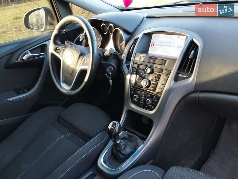 Універсал Opel Astra 2013 в Києві