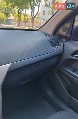 Хетчбек Opel Astra 2008 в  фото 16 Хетчбек Opel Astra 2008 в
