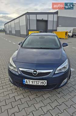 Универсал Opel Astra 2012 в 