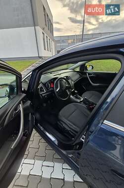 Универсал Opel Astra 2012 в 