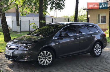 Універсал Opel Astra 2011 в Волочиську