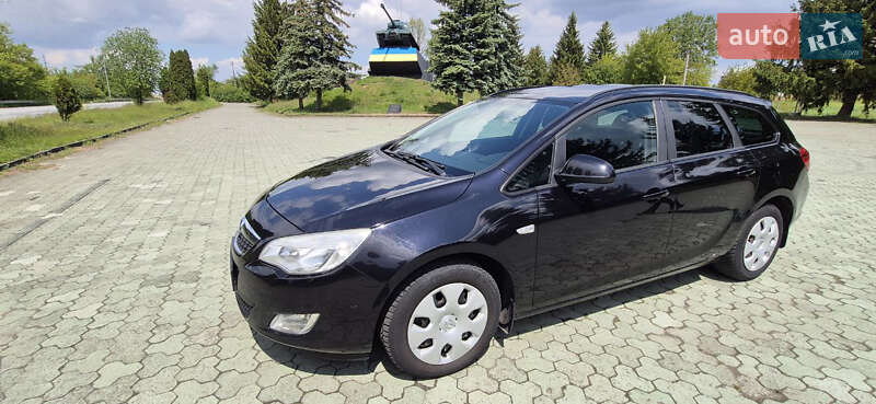 Універсал Opel Astra 2011 в Дубні