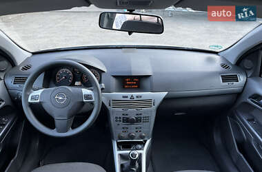 Хетчбек Opel Astra 2009 в 