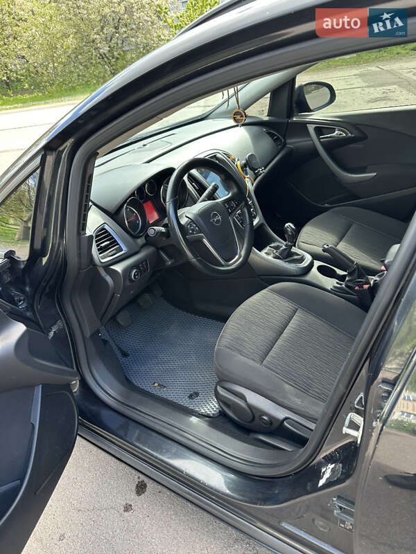 Универсал Opel Astra 2013 в Конотопе