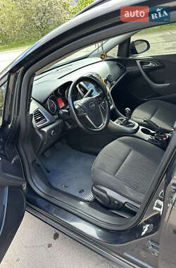 Універсал Opel Astra 2013 в 