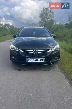 Универсал Opel Astra 2017 в Львове