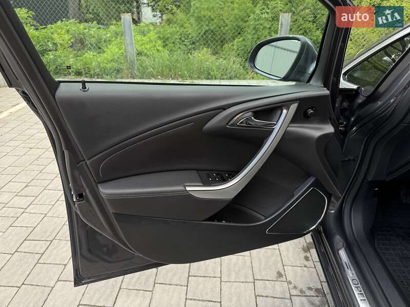 Універсал Opel Astra 2011 в Тернополі