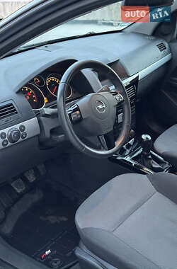 Универсал Opel Astra 2010 в 