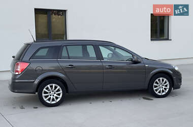 Универсал Opel Astra 2010 в 