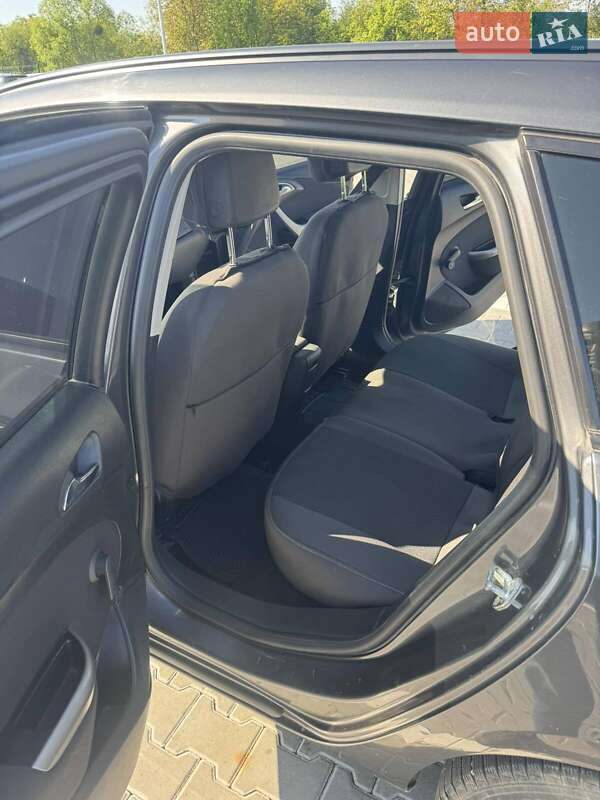 Универсал Opel Astra 2011 в Стрые