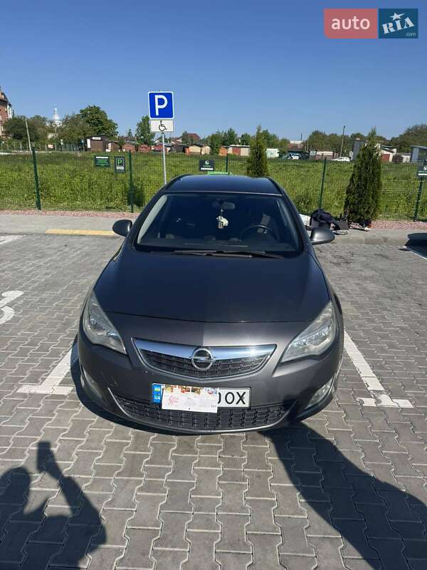 Универсал Opel Astra 2011 в Стрые