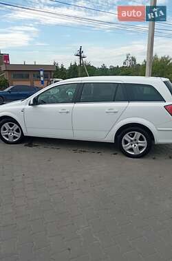Универсал Opel Astra 2010 в Черновцах