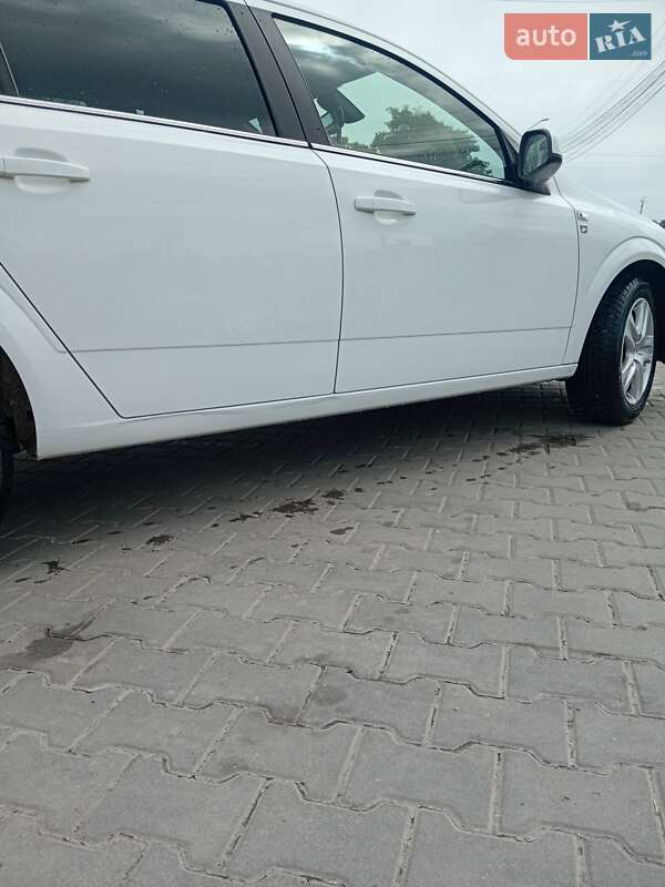 Универсал Opel Astra 2010 в Черновцах