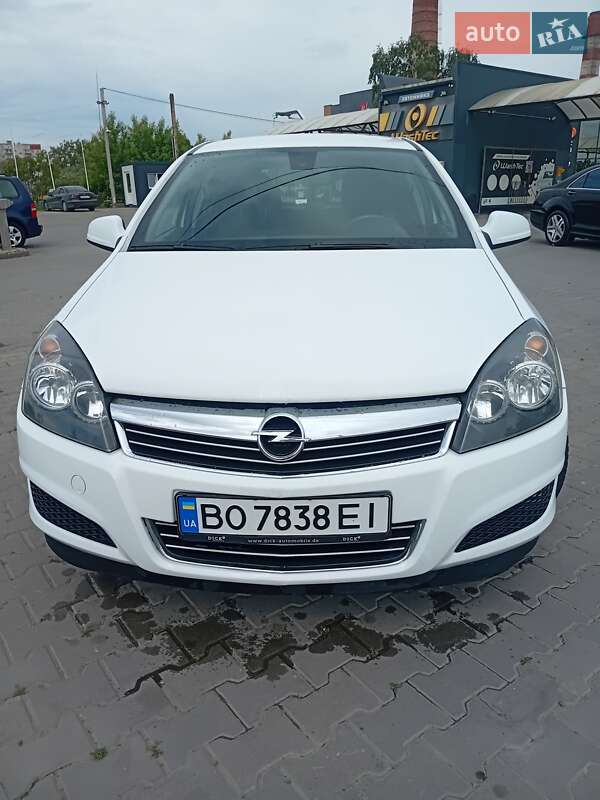 Универсал Opel Astra 2010 в Черновцах