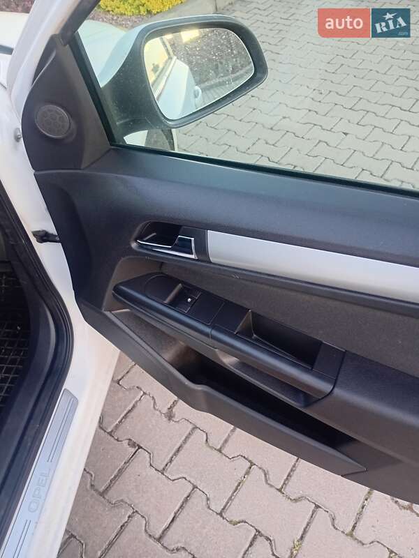 Универсал Opel Astra 2010 в Черновцах