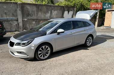 Універсал Opel Astra 2016 в Рівному