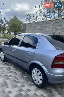 Хэтчбек Opel Astra 2003 в 