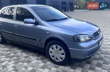 Хэтчбек Opel Astra 2003 в 