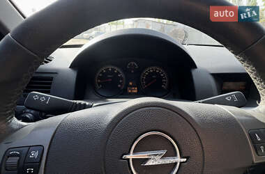 Хэтчбек Opel Astra 2006 в 