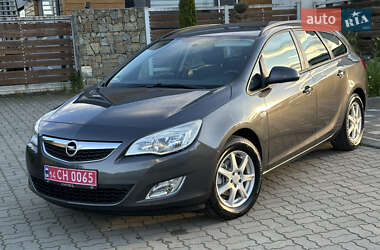 Универсал Opel Astra 2011 в Стрые