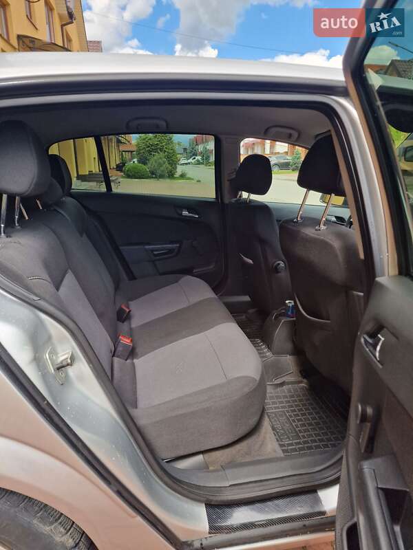 Хэтчбек Opel Astra 2014 в Стрые