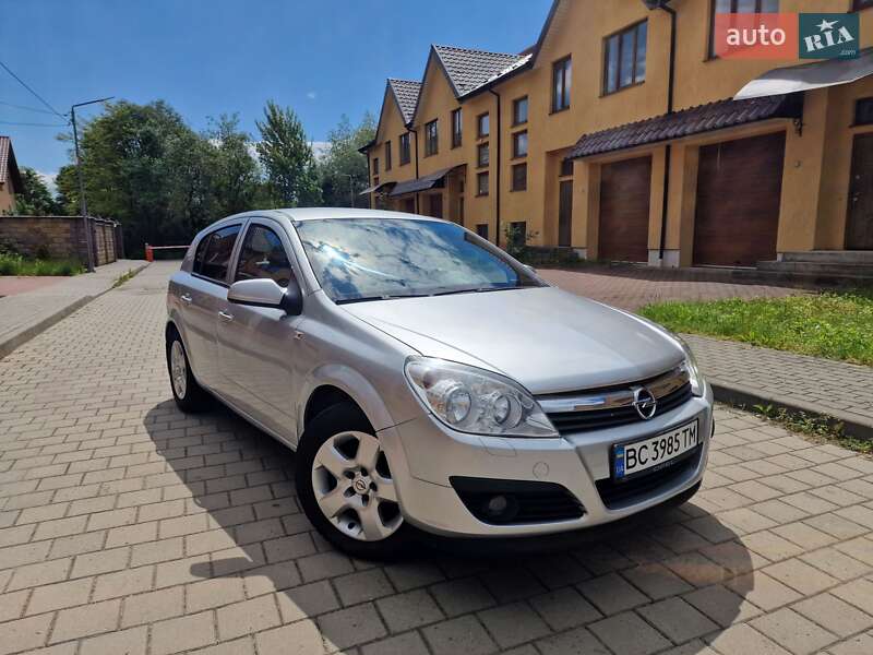 Хэтчбек Opel Astra 2014 в Стрые