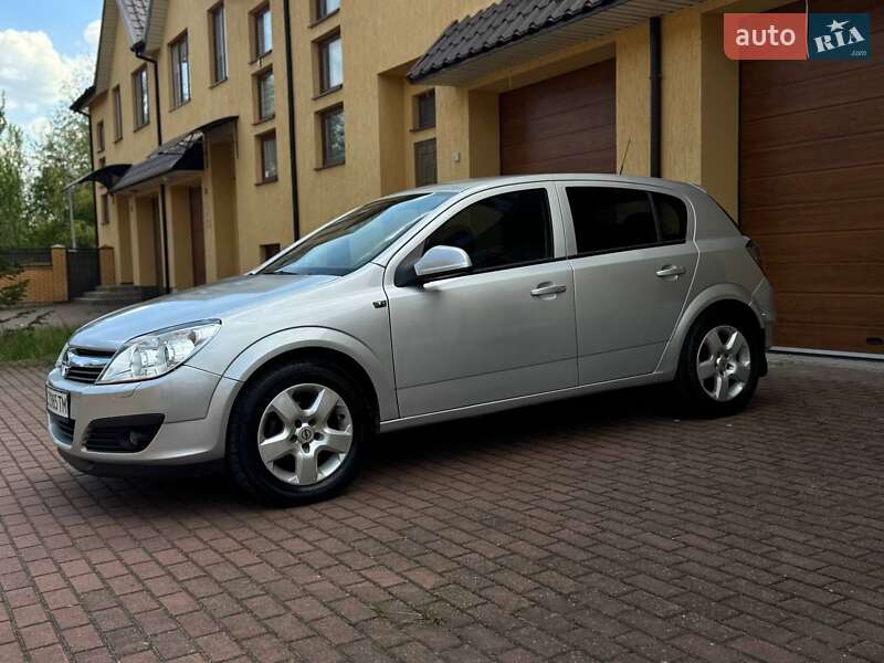 Хэтчбек Opel Astra 2014 в Стрые