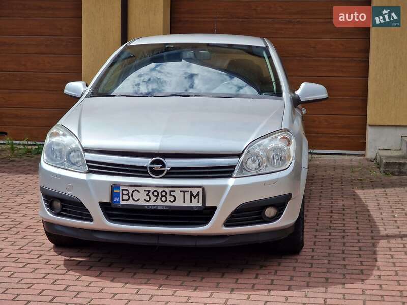 Хэтчбек Opel Astra 2014 в Стрые