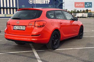 Универсал Opel Astra 2012 в 