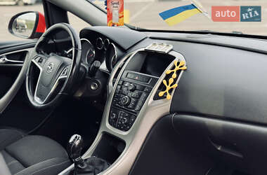 Универсал Opel Astra 2012 в 