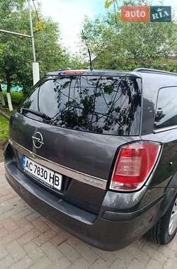 Универсал Opel Astra 2010 в 