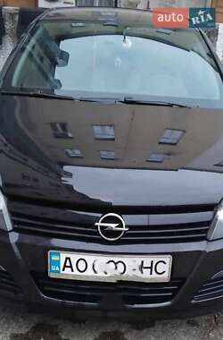 Хэтчбек Opel Astra 2004 в 